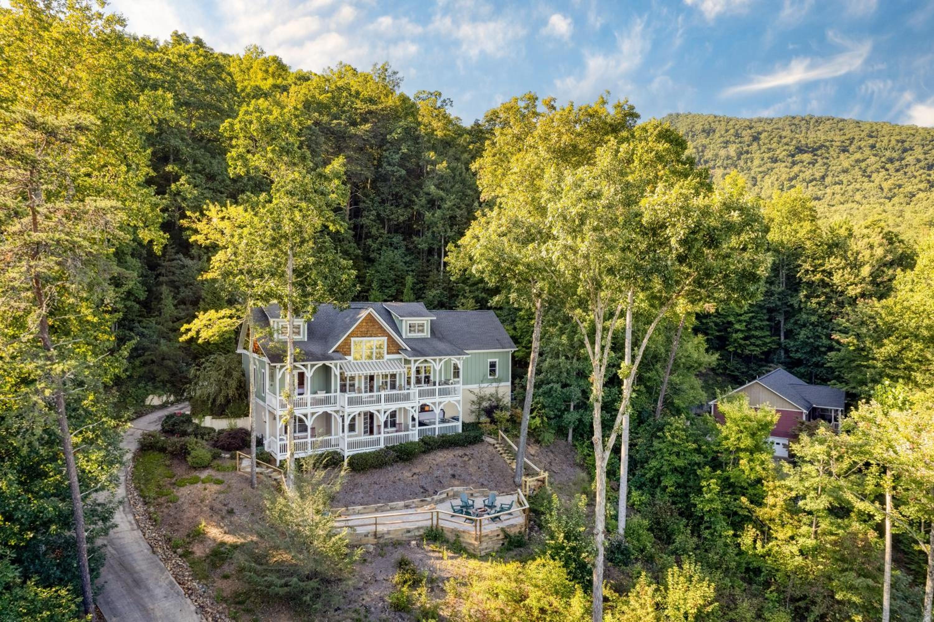Juliet by AvantStay Mountain Views Near AshevilleBlack Mountain