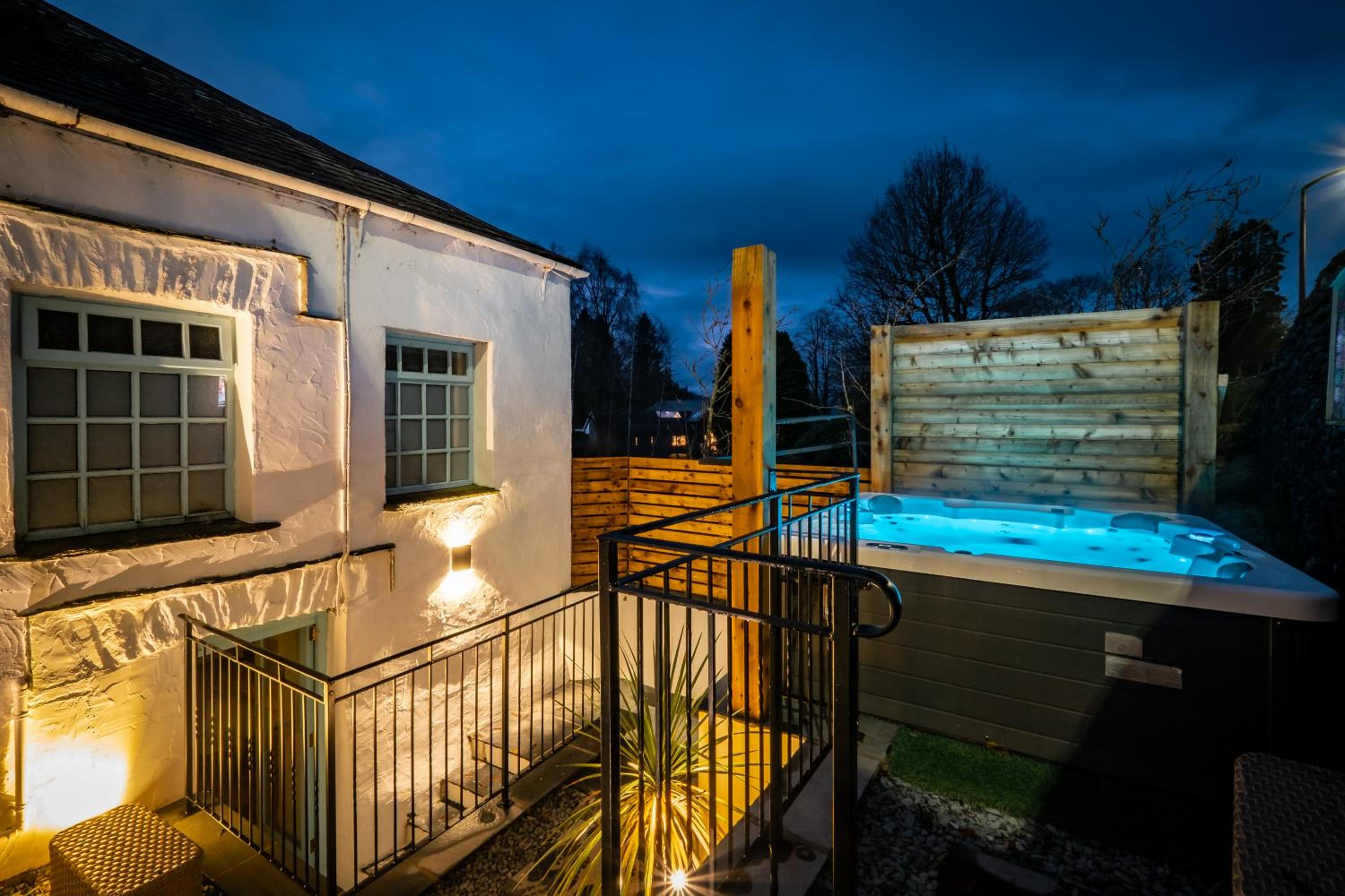 Luxury 1 bed Villa - great location - Peaceful-Hot Tub view 2