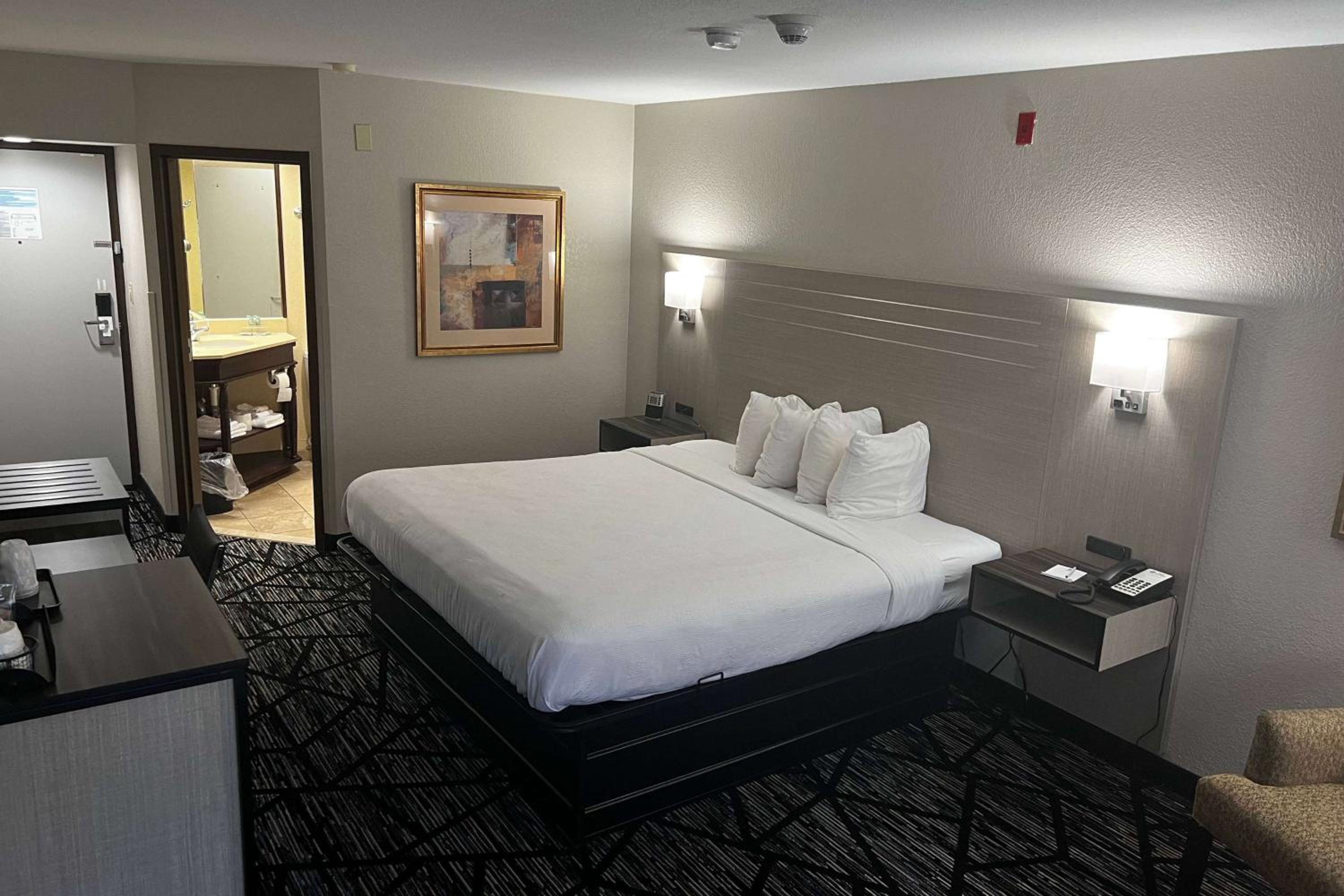 Baymont By Wyndham Monroe Ohio view 3