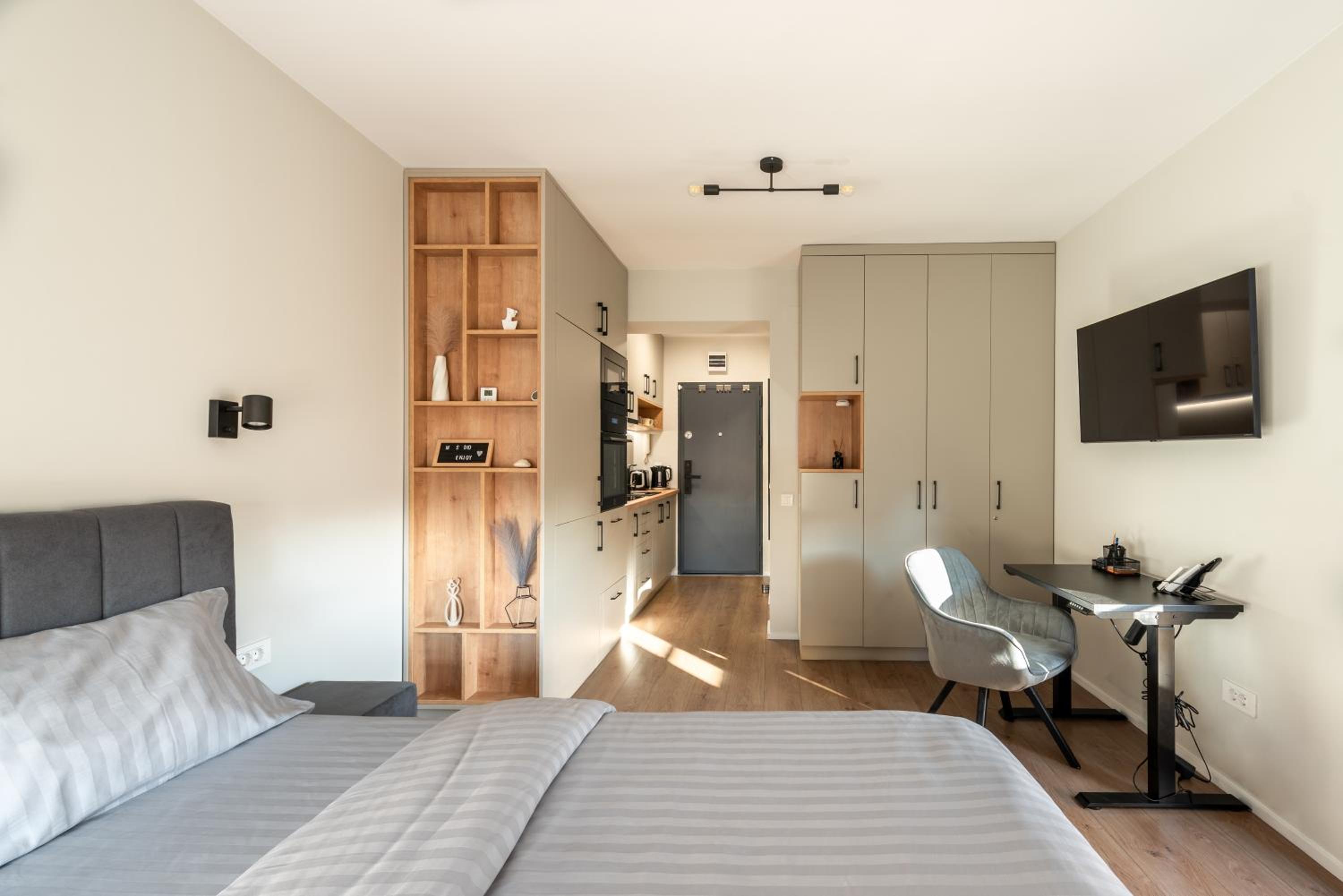 CLUJSTAYS Urban Studio near Iulius Mall view 3