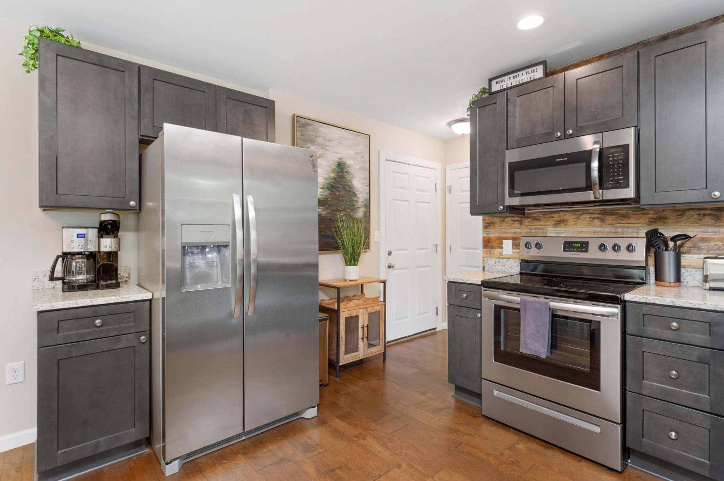 Modern Asheville Townhome 6 Min to Downtown Fire Pit Patio