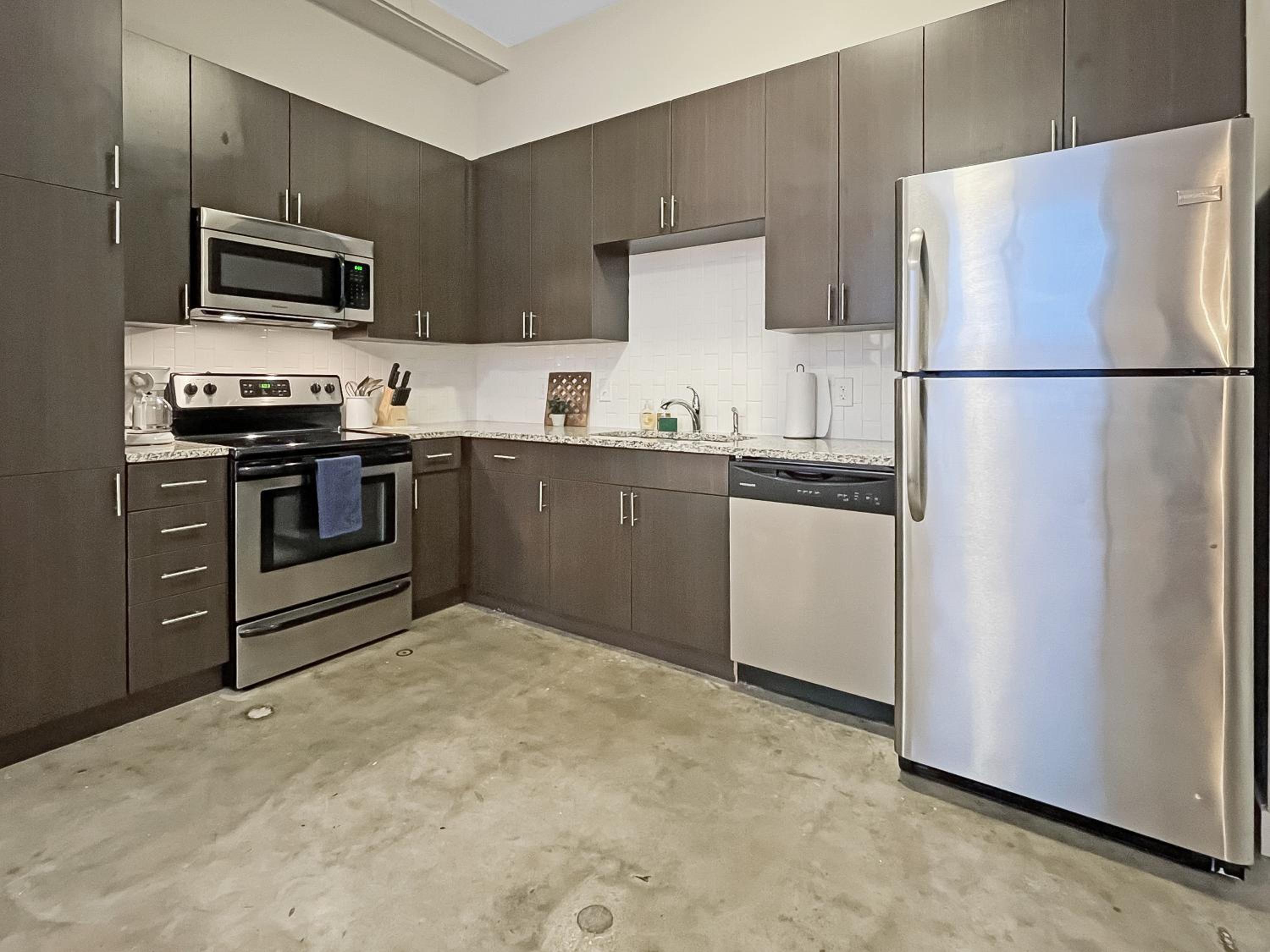 Des Moines Vacations - Modern Industrial Apartment With Skywalk - Property Image 4