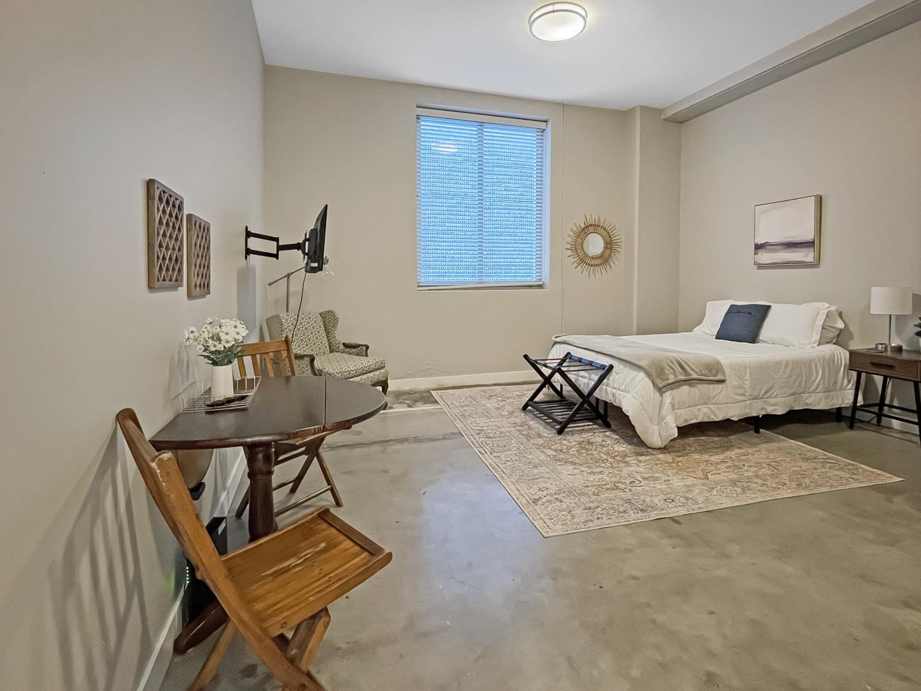 Des Moines Vacations - Modern Industrial Apartment With Skywalk - Property Image 2