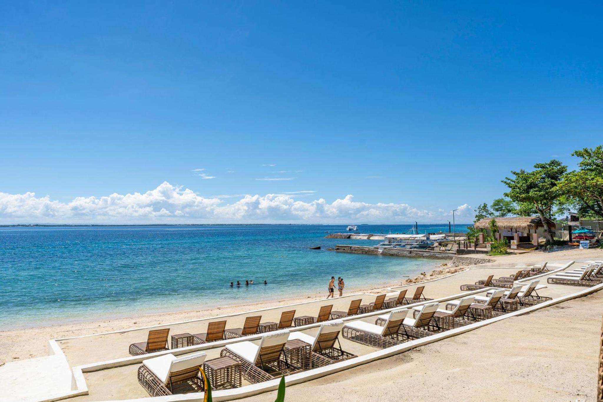 OMP 15C-T2, Seaview, Pool & Beach Access, Near Airport, FAST WI-FI, Netflix view 5