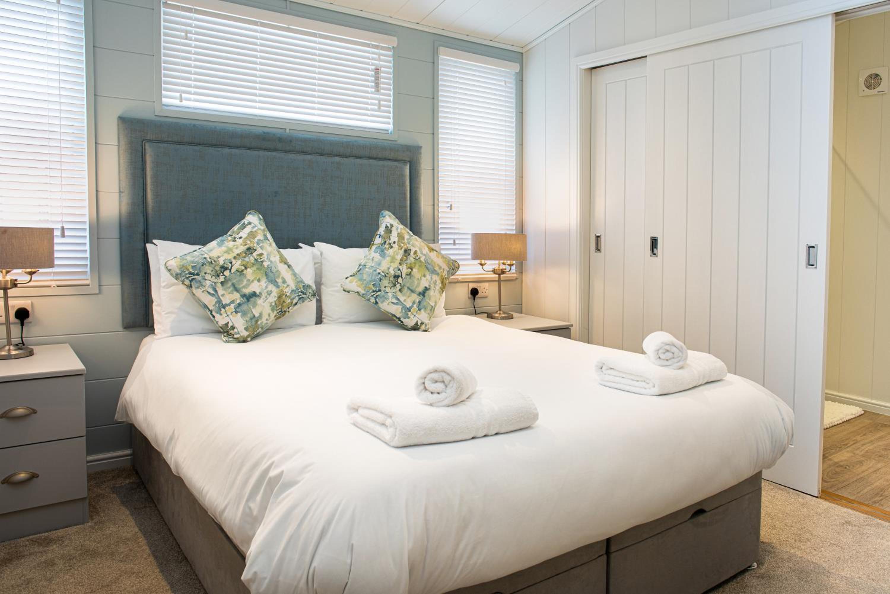 Luxury Harlyn Plus Lodge with Hot Tub view 5