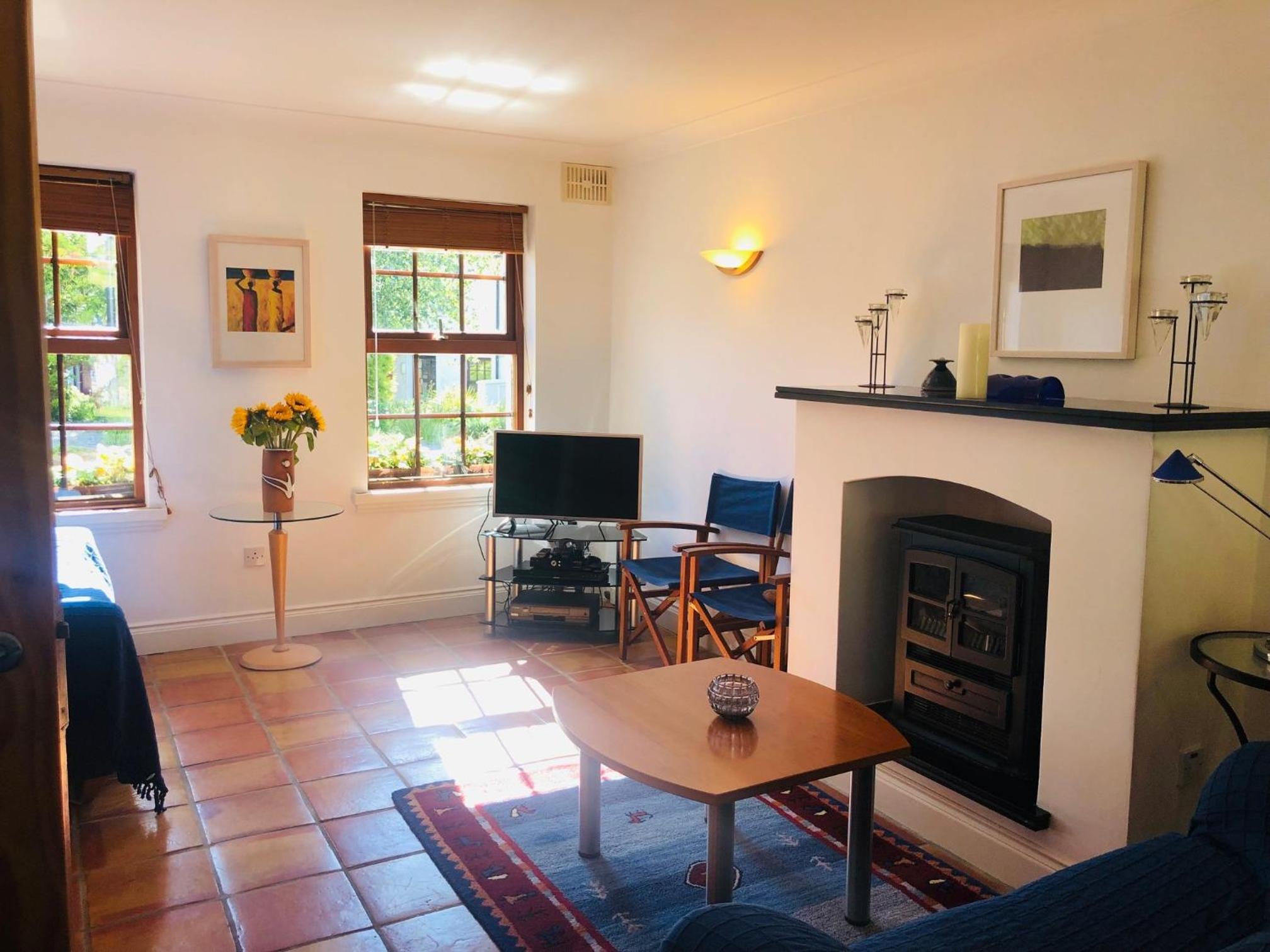 Stylish 3 bedroom townhouse within a 15 minute stroll of Kenmare view 4