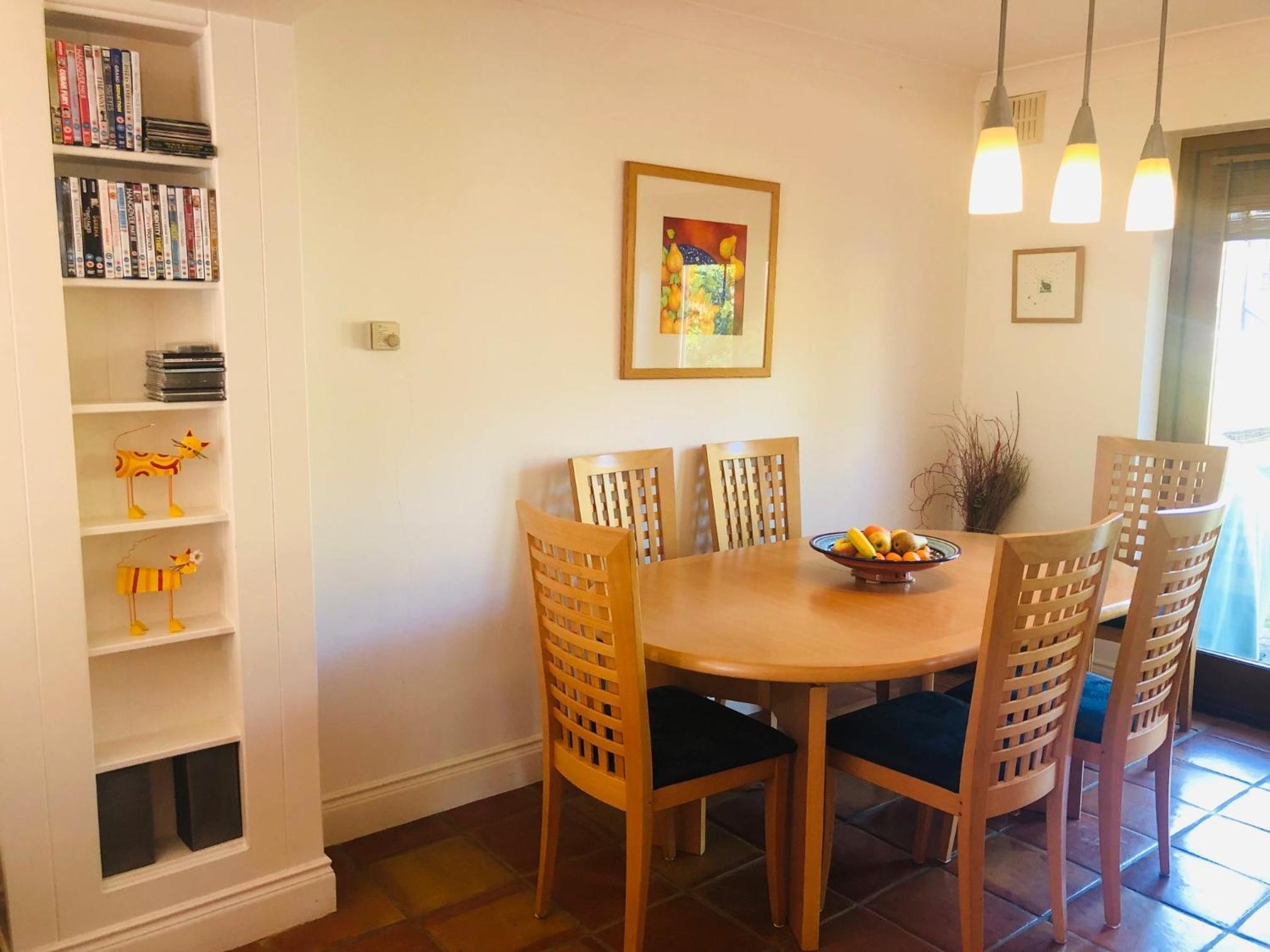 Stylish 3 bedroom townhouse within a 15 minute stroll of Kenmare view 5