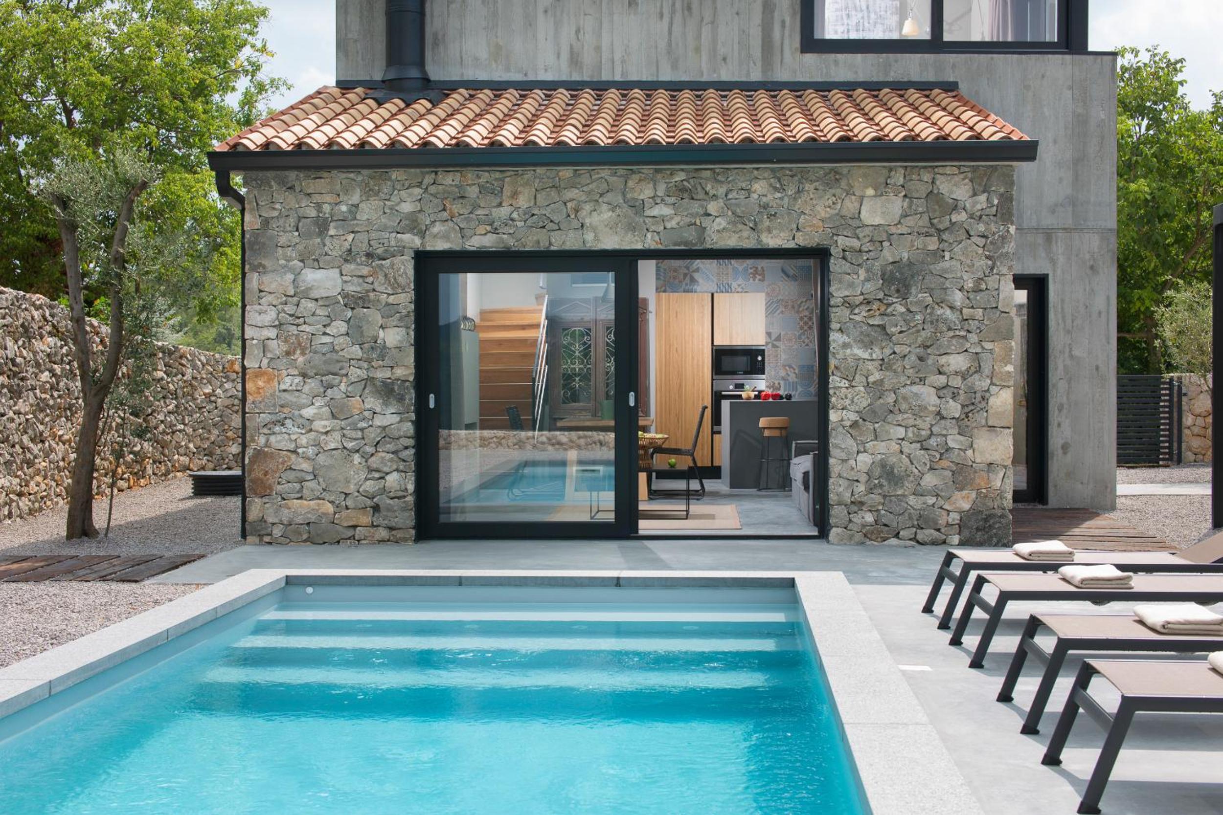 Villa Iron Lady view 5