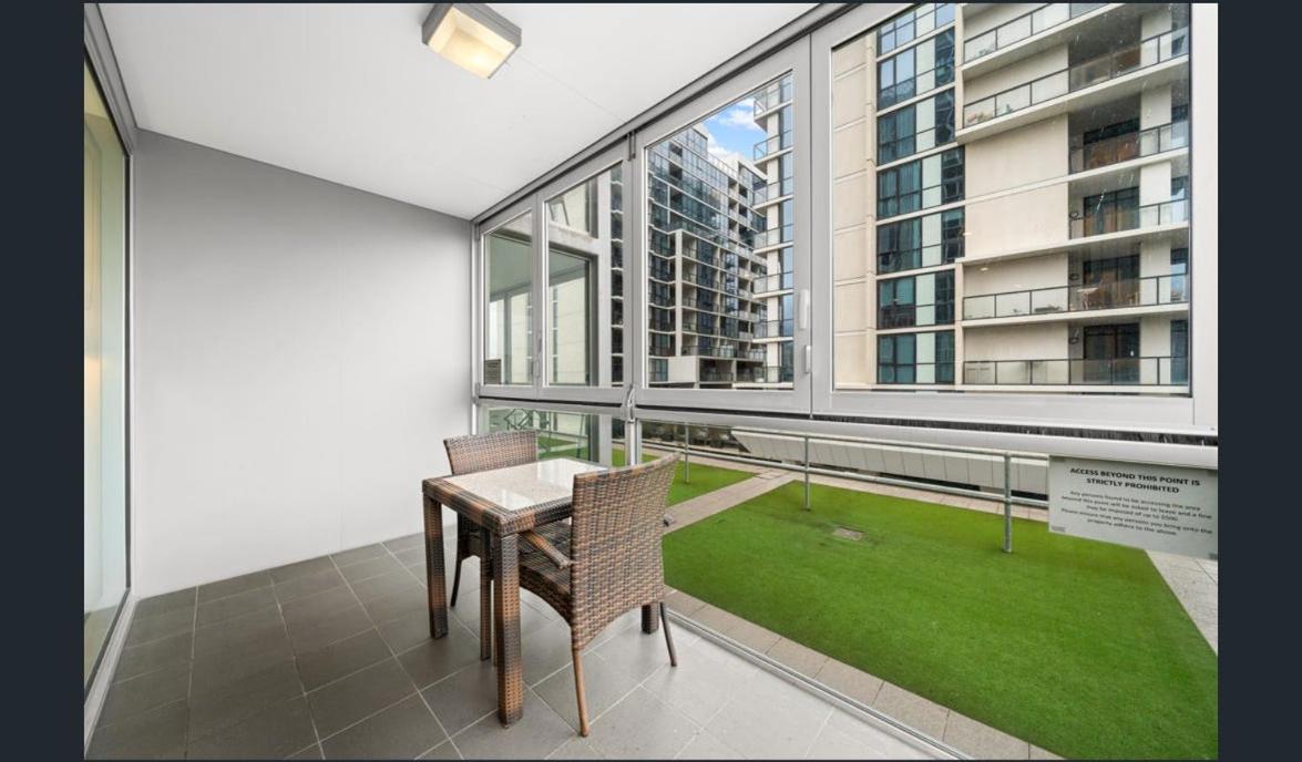 Hi 5 star Adelaide City Luxury Oasis