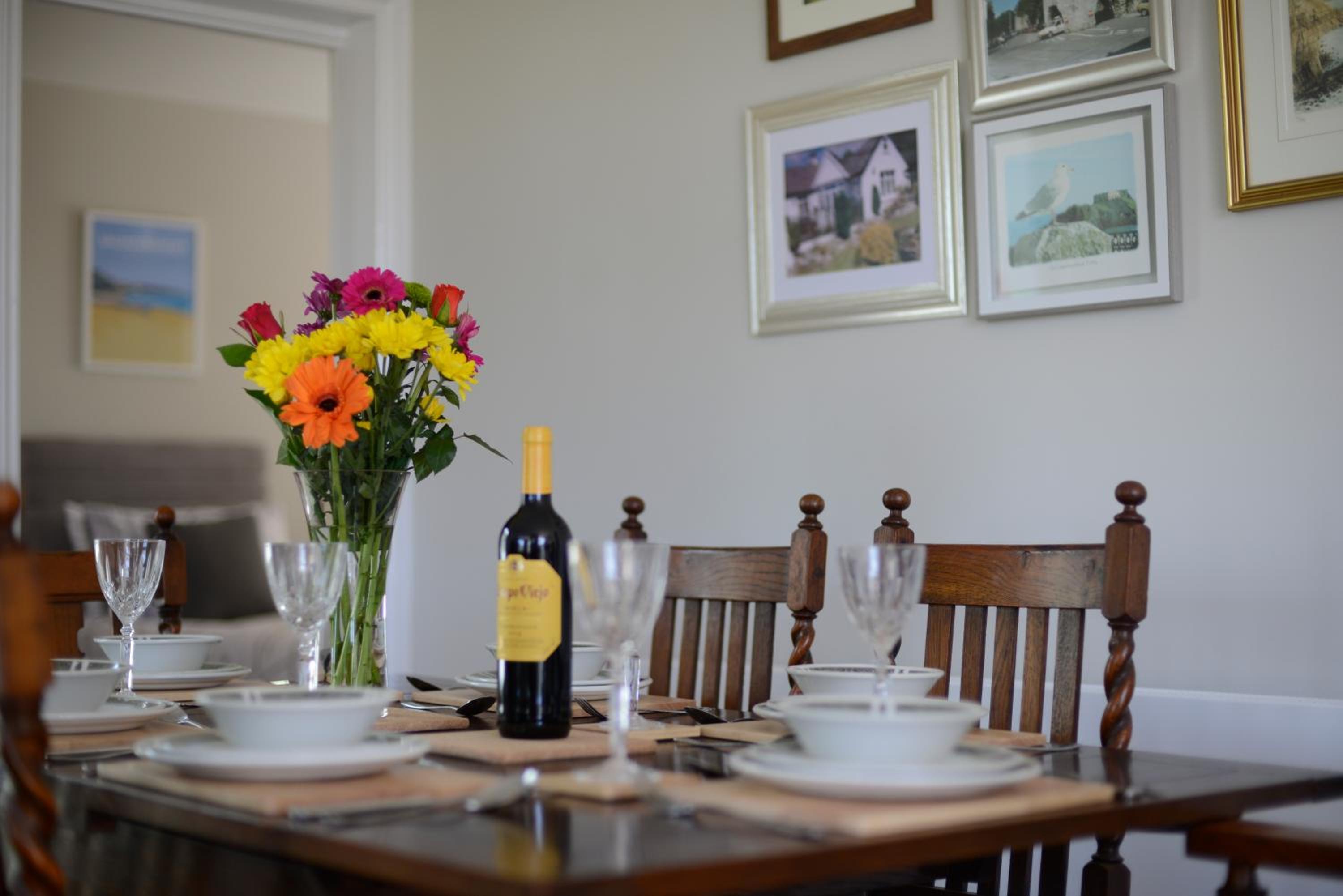 Family Beach House 200m to Sea 5 min to Tenby Town Centre