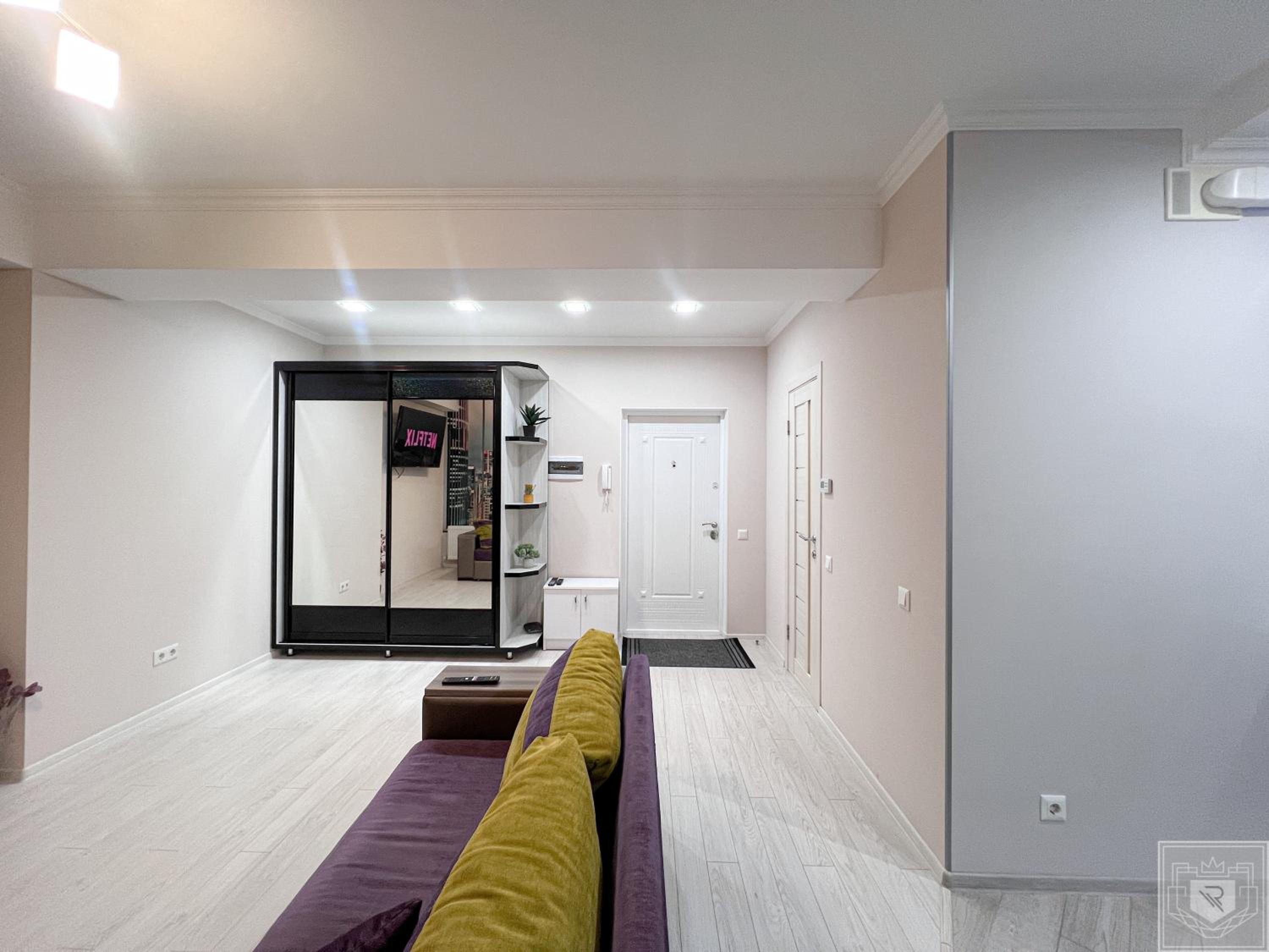 RentHouse Apartments Deep Purple view 4
