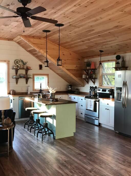Barndominium with lake view, close to Nashville! view 5
