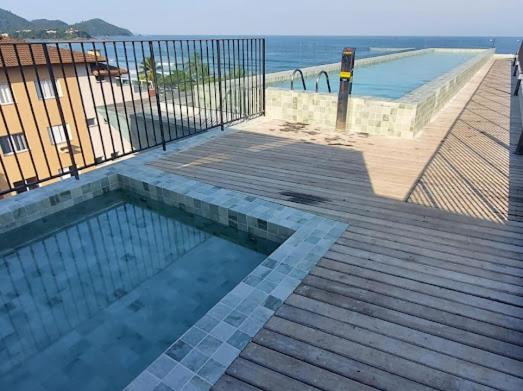 Apartamento com Piscina na Cobertura e Vista Panoramica do Mar da PRAIA GRANDE