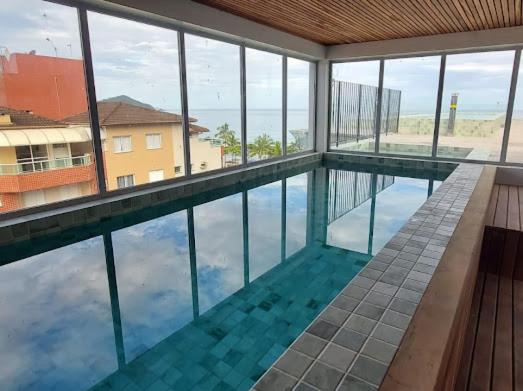 Apartamento com Piscina na Cobertura e Vista Panoramica do Mar da PRAIA GRANDE