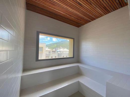 Apartamento com Piscina na Cobertura e Vista Panoramica do Mar da PRAIA GRANDE
