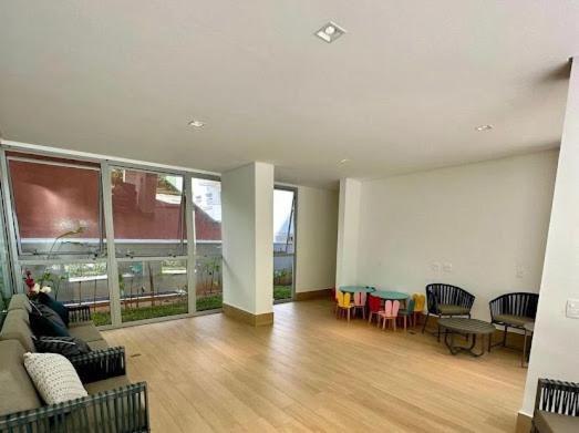 Apartamento com Piscina na Cobertura e Vista Panoramica do Mar da PRAIA GRANDE