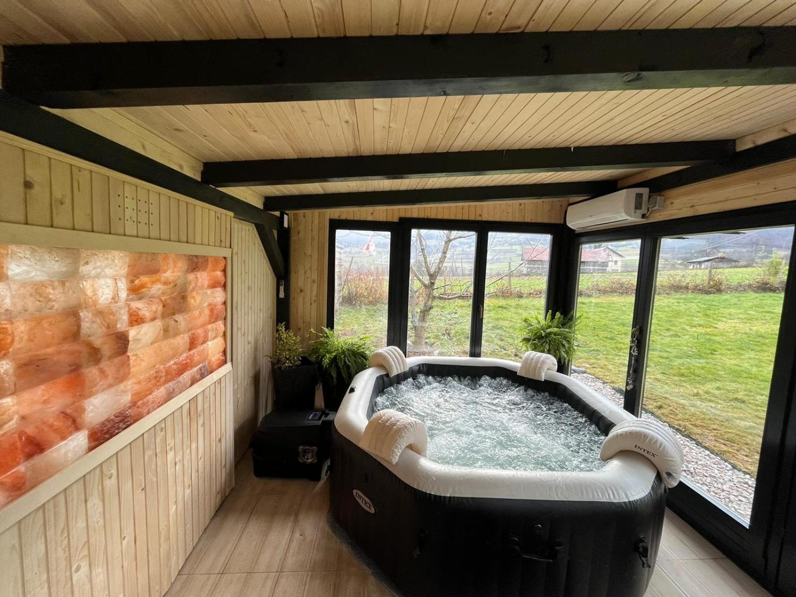 Residence Wood Pool & SPA