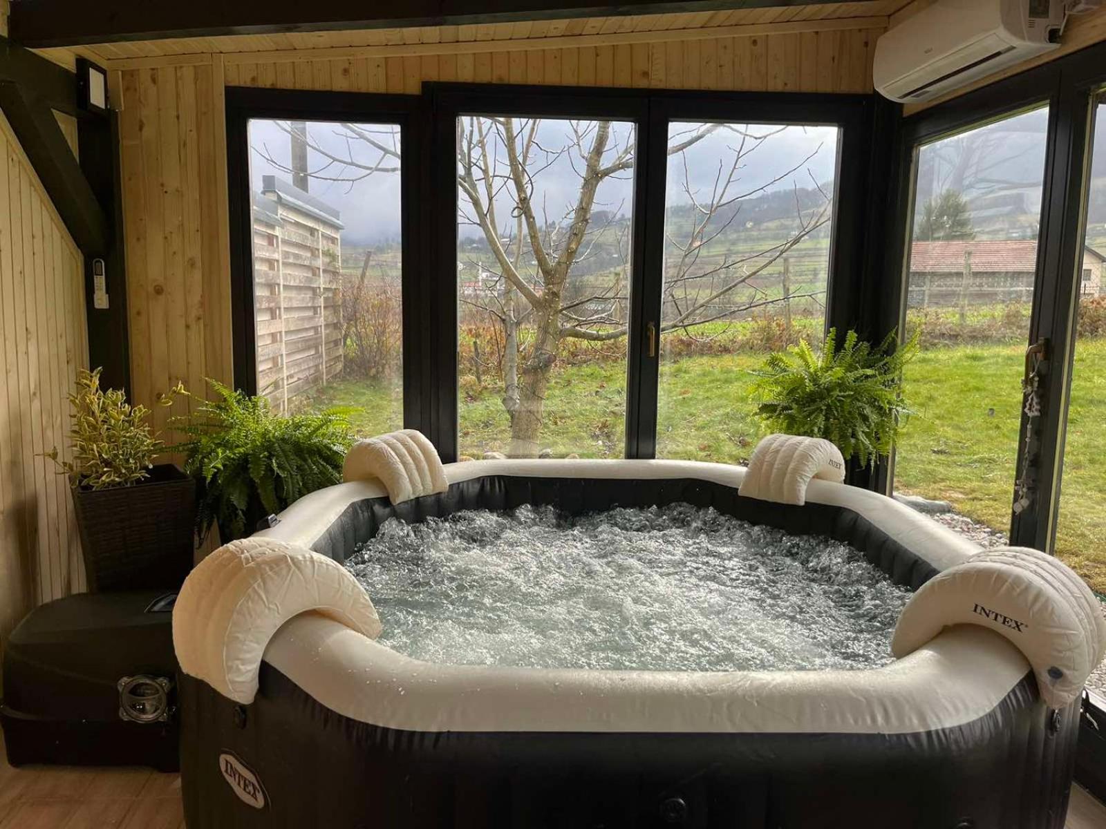 Residence Wood Pool & SPA