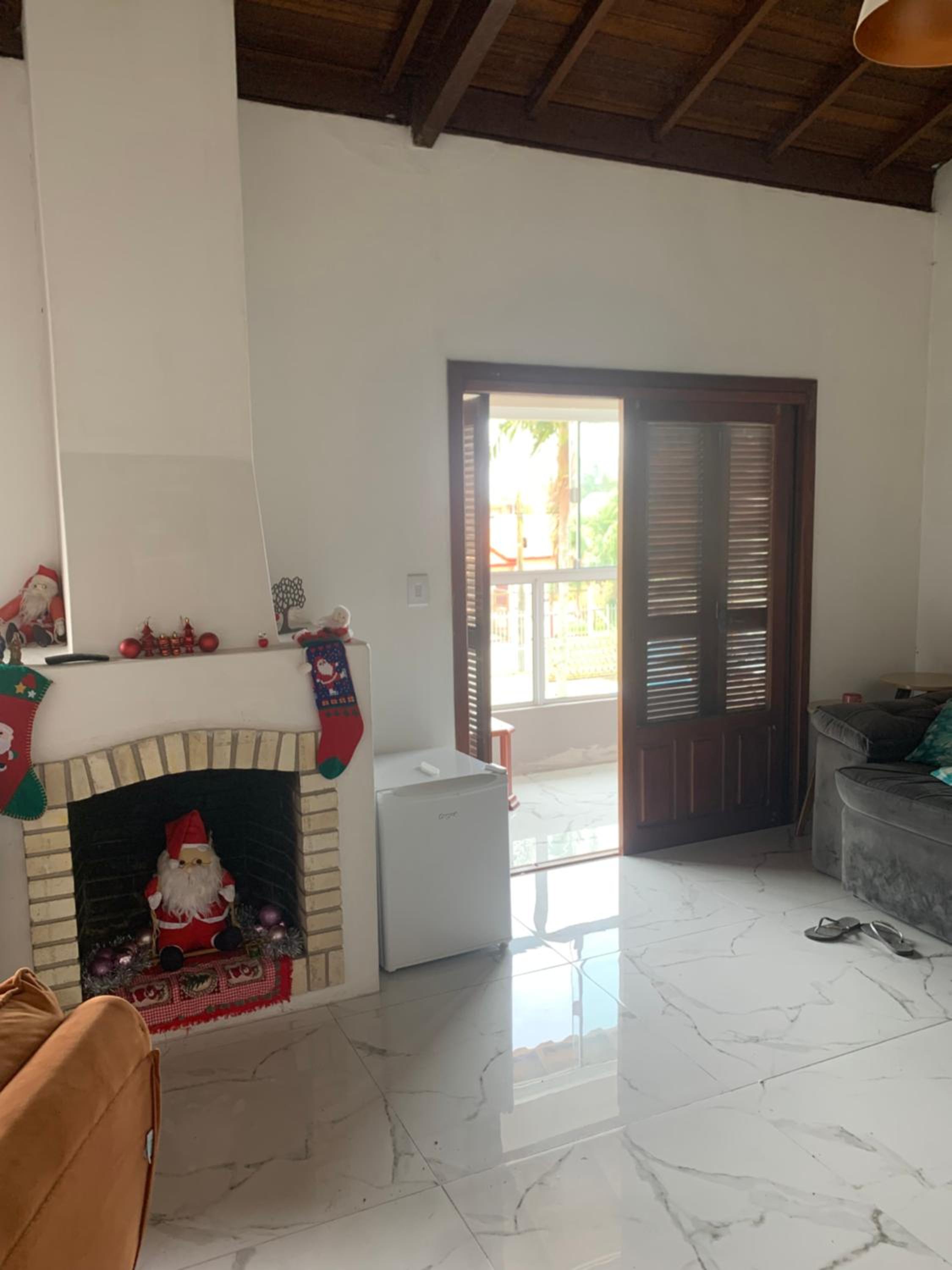 Casa com 4 quartos e piscina pra aproveitar