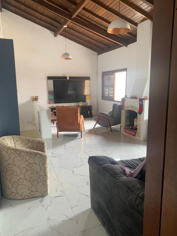 Casa com 4 quartos e piscina pra aproveitar
