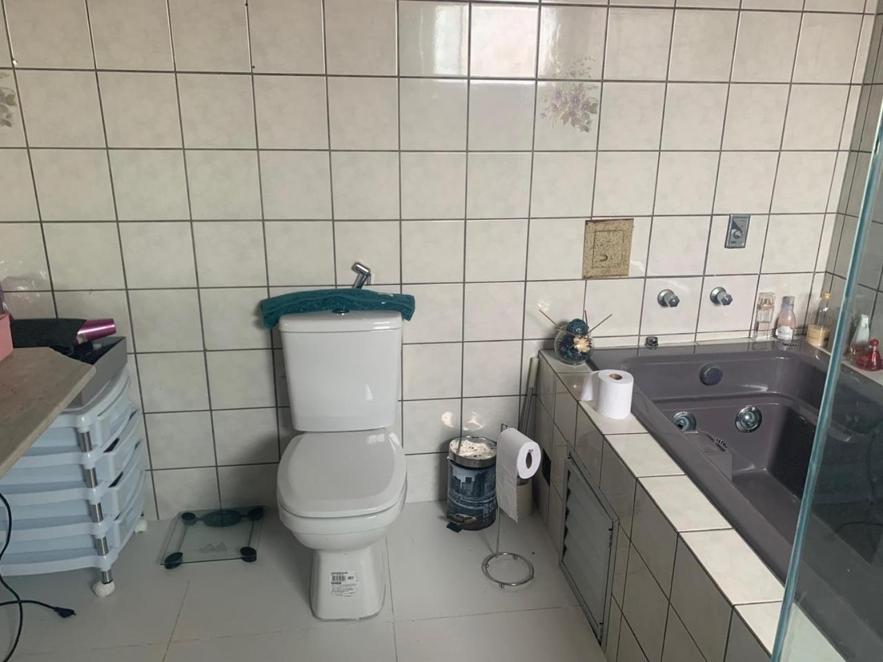 Casa com 4 quartos e piscina pra aproveitar