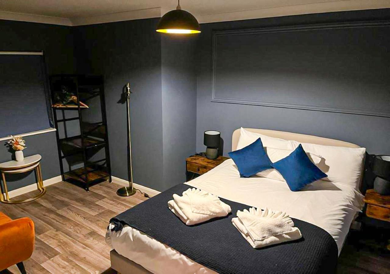 Stylish & Modern Apartment - Southend Stays view 4