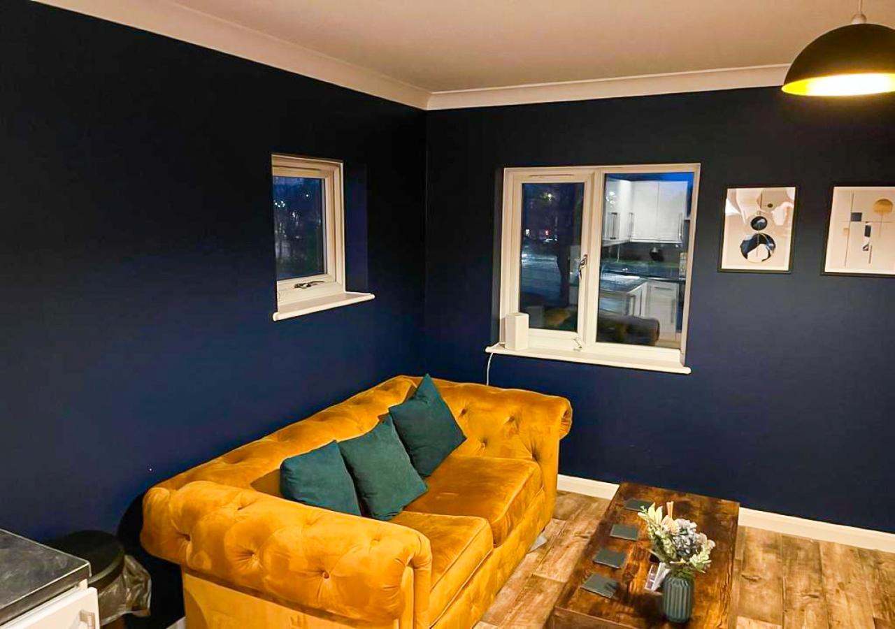 Stylish & Modern Apartment - Southend Stays view 3