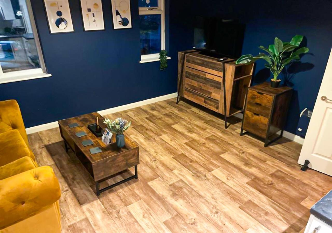 Stylish & Modern Apartment - Southend Stays view 5