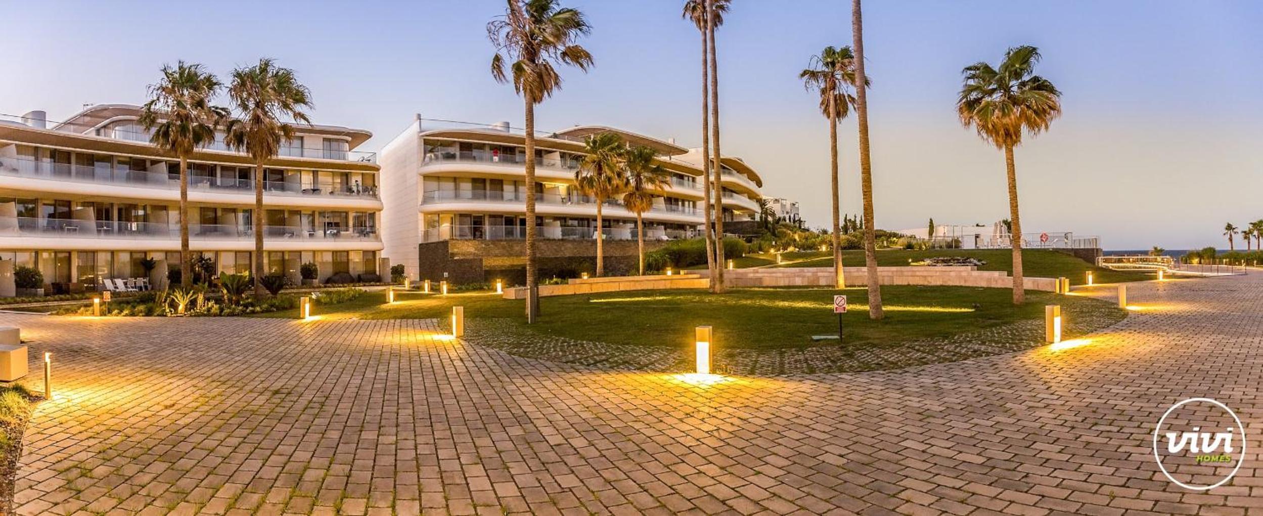 ViVi Homes - Alessio Pool, Sauna, Spa, Gym & Beach