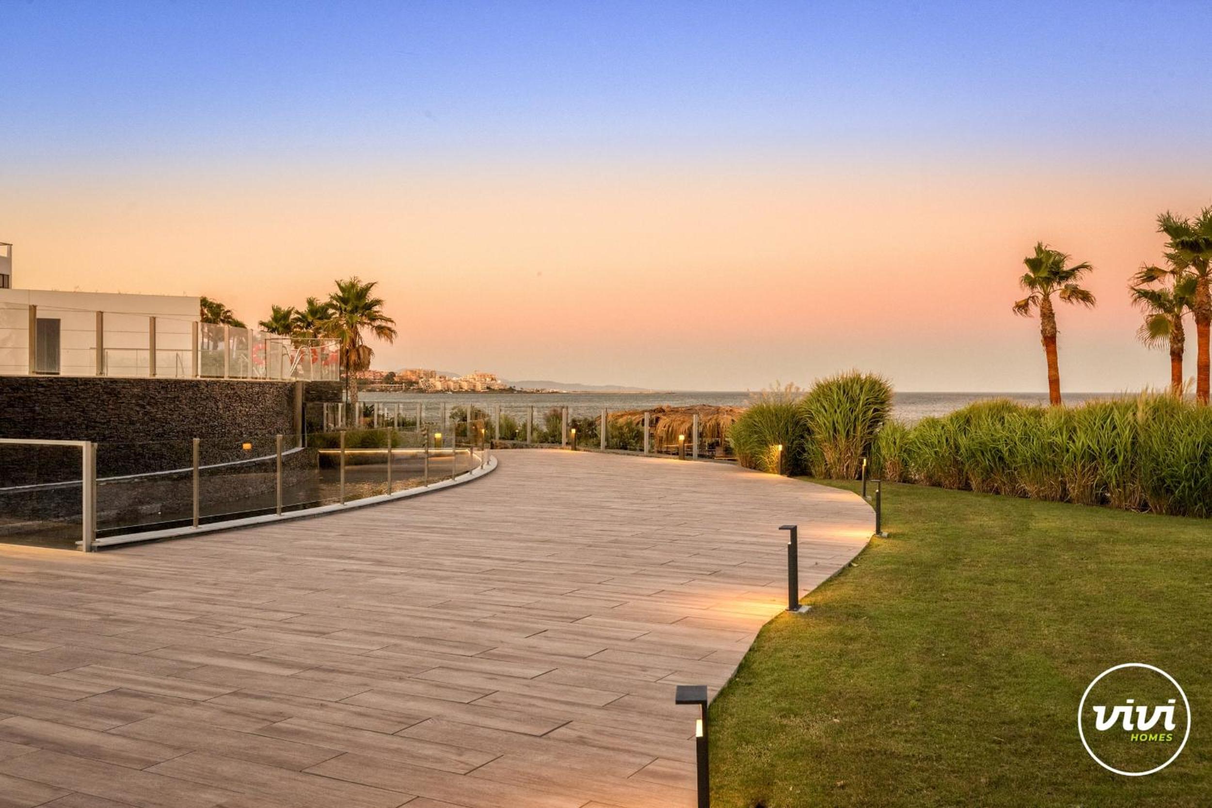 ViVi Homes - Alessio Pool, Sauna, Spa, Gym & Beach