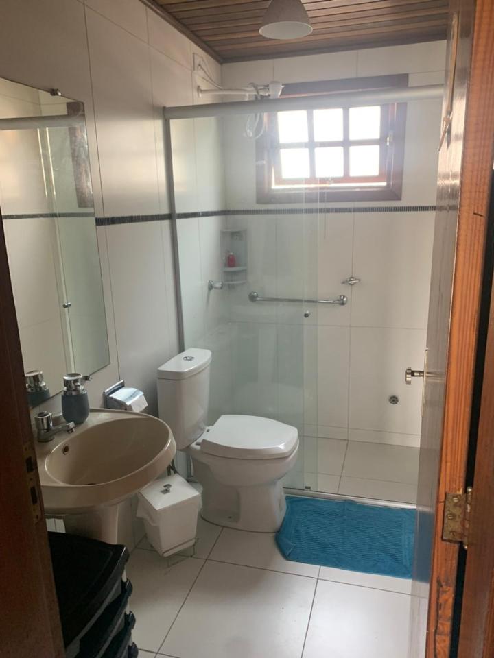 Casa com 4 quartos e piscina pra aproveitar