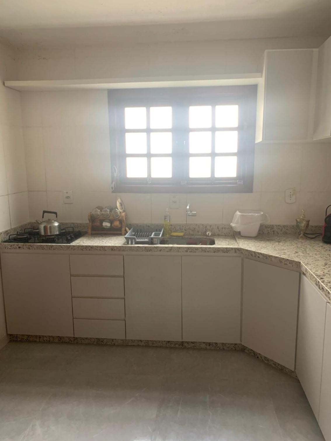 Casa com 4 quartos e piscina pra aproveitar