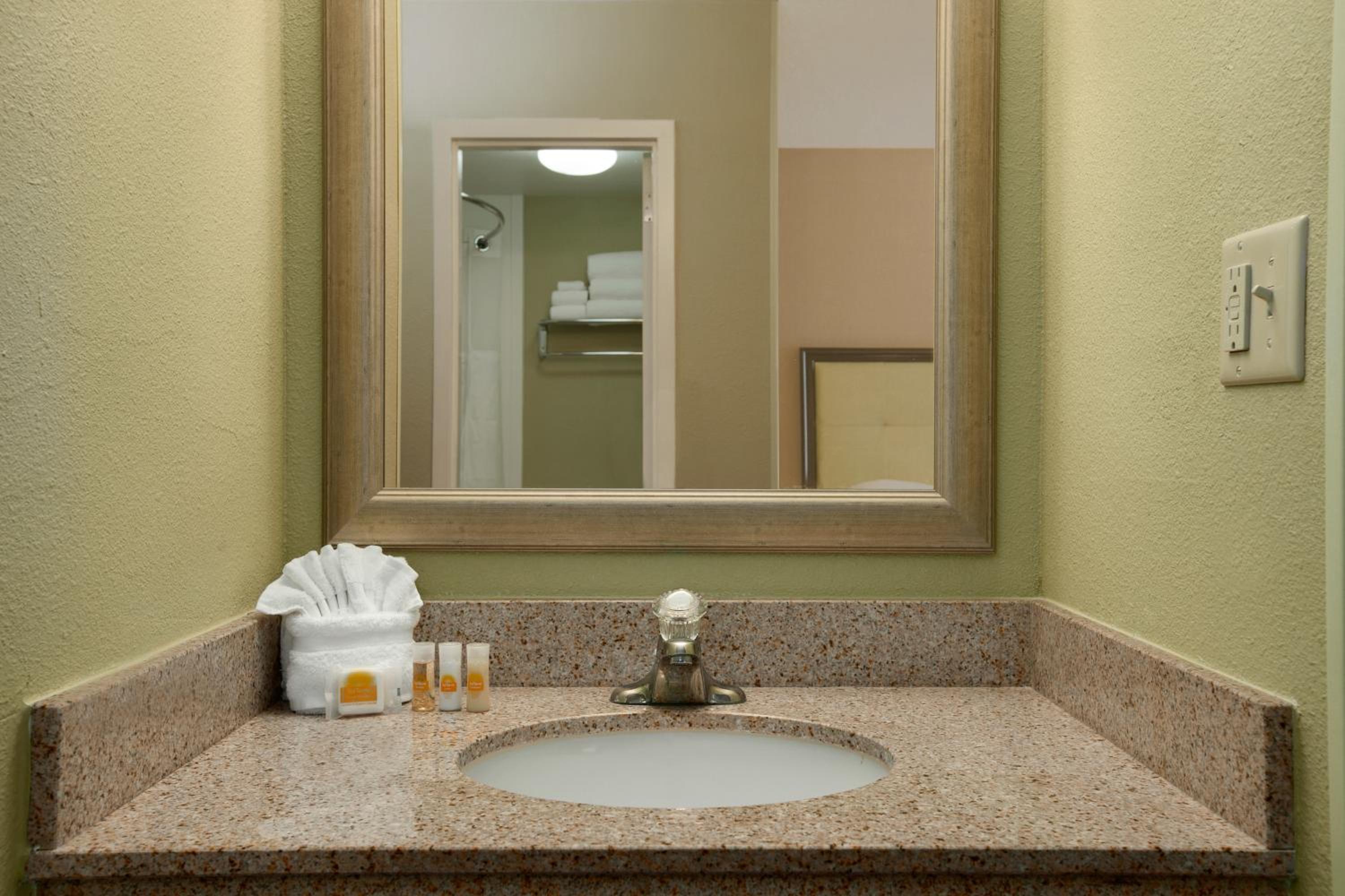 Days Inn by Wyndham Baltimore Inner Harbor - Property Image 30