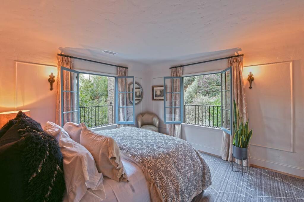 Designer Pool Villa Under the Hollywood Sign
