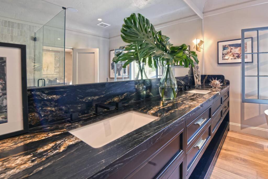 Designer Pool Villa Under the Hollywood Sign