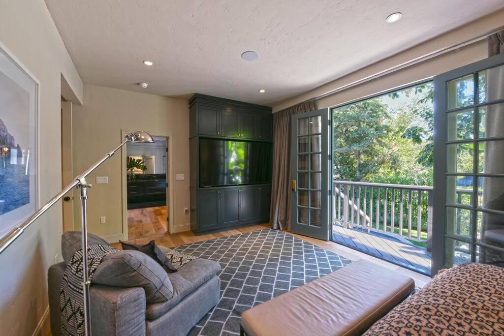 Designer Pool Villa Under the Hollywood Sign