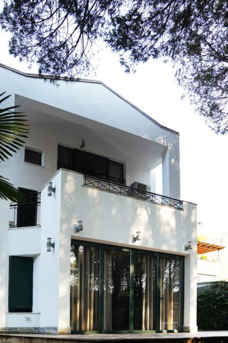 The Beachfront Villa by PikHost