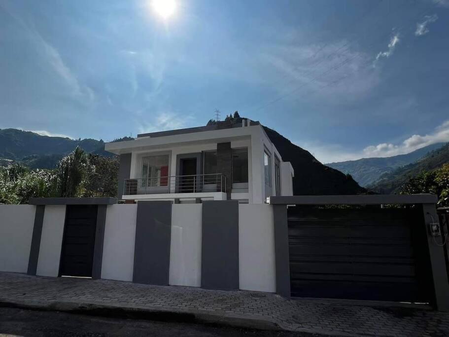 Moderna casa vacacional en Baños