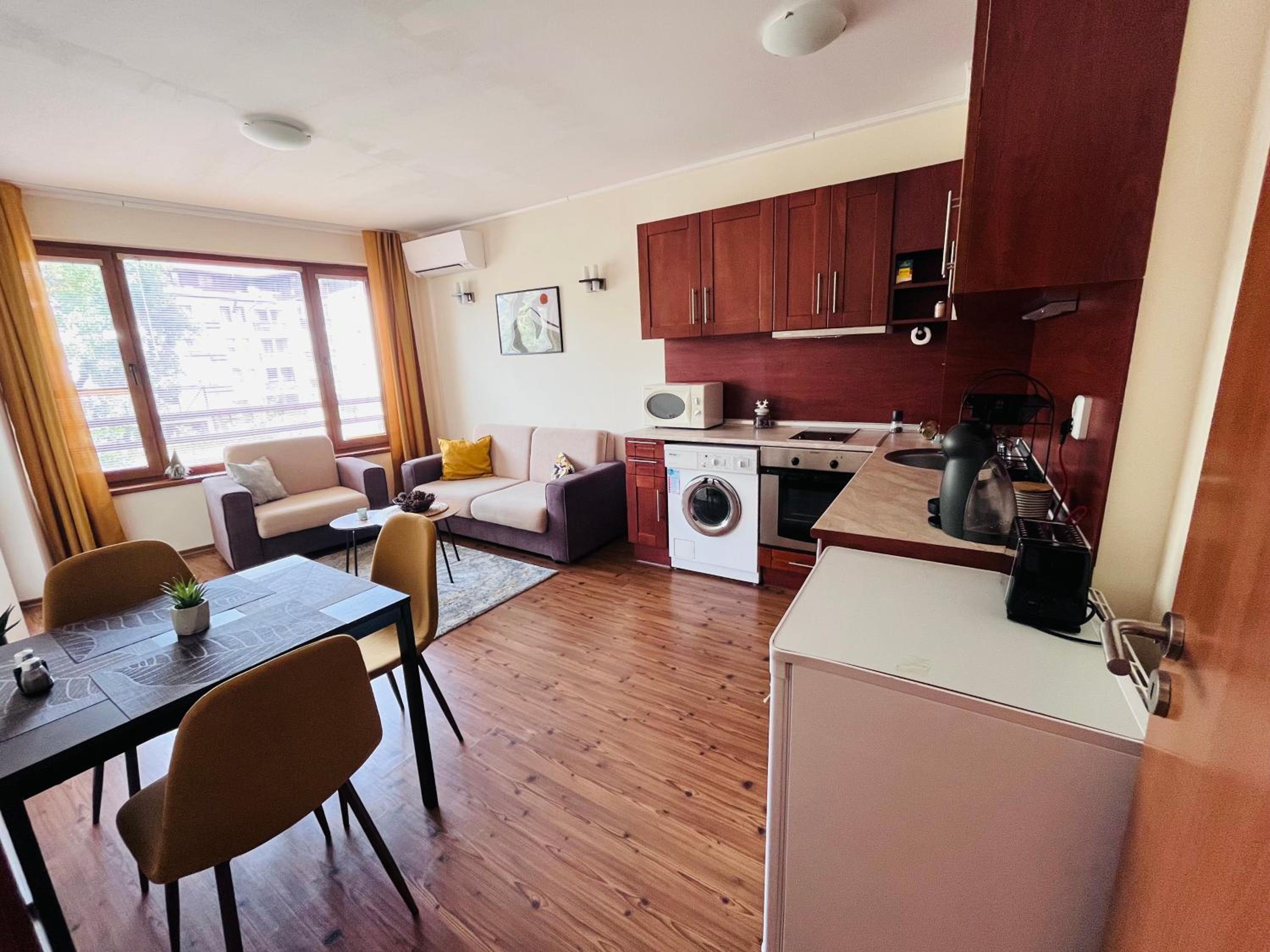 Mountain Cedar Pine 1 BR Apt near Ski Gondola