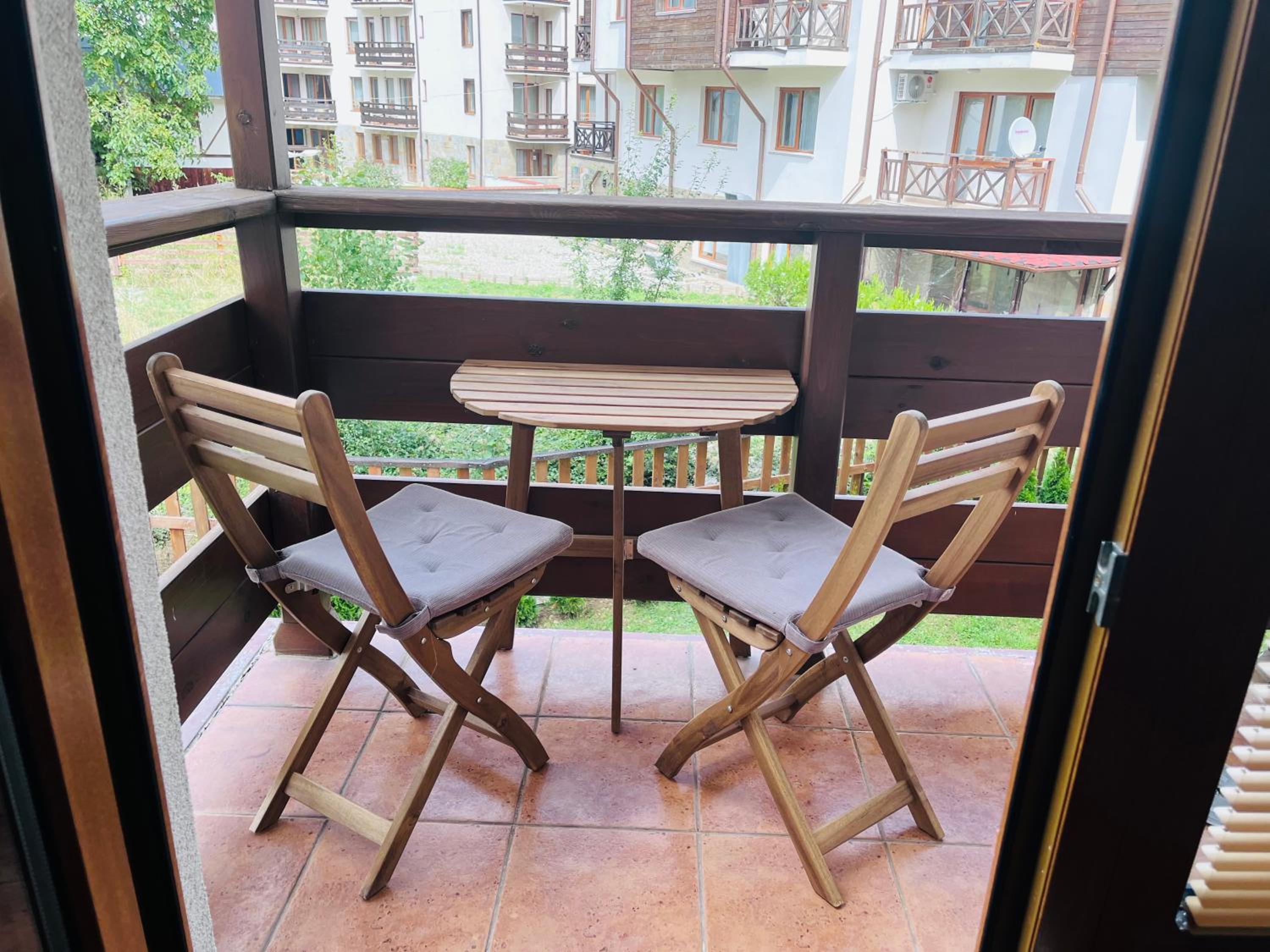 Mountain Cedar Pine 1 BR Apt near Ski Gondola