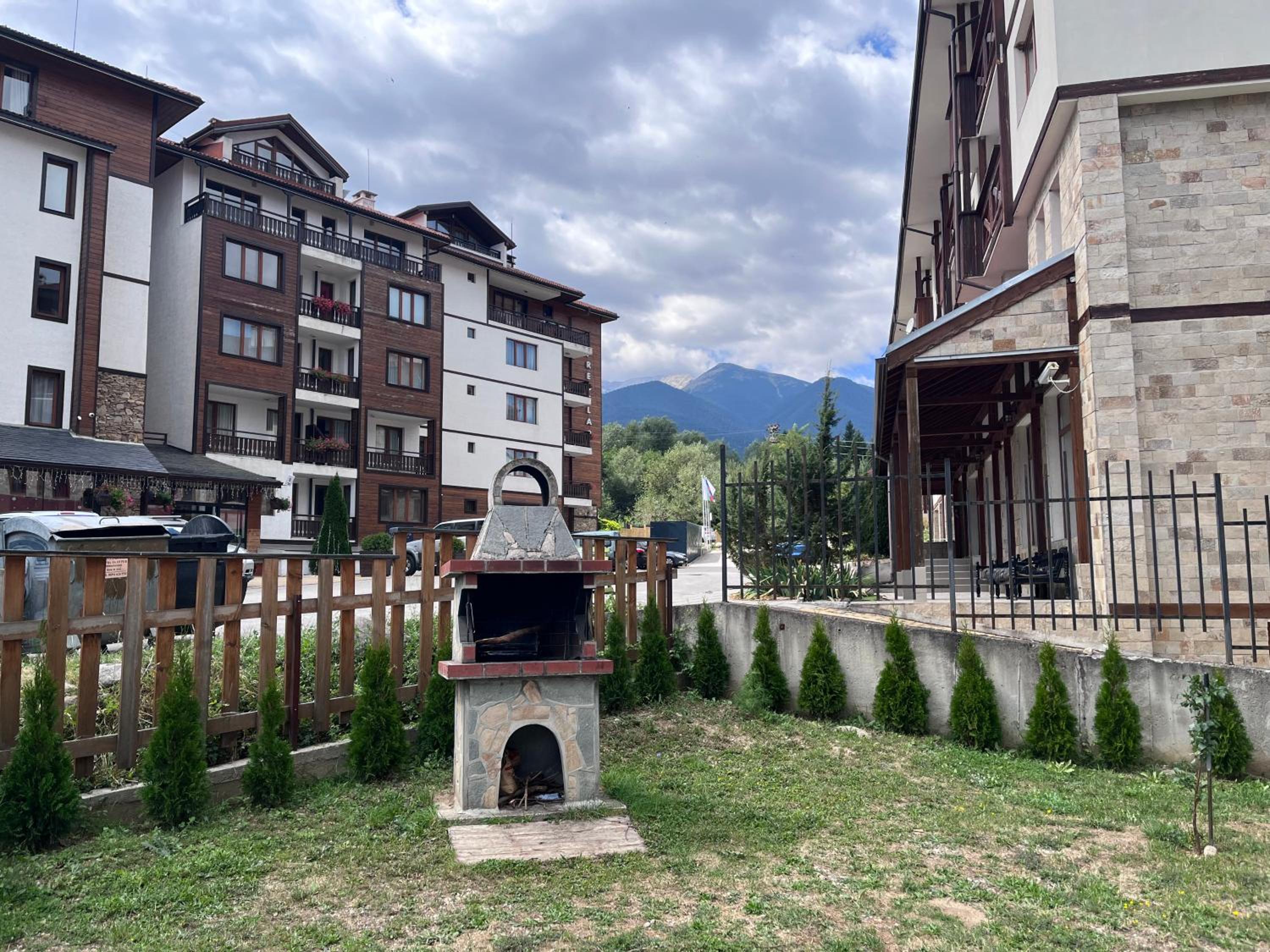 Mountain Cedar Pine 1 BR Apt near Ski Gondola