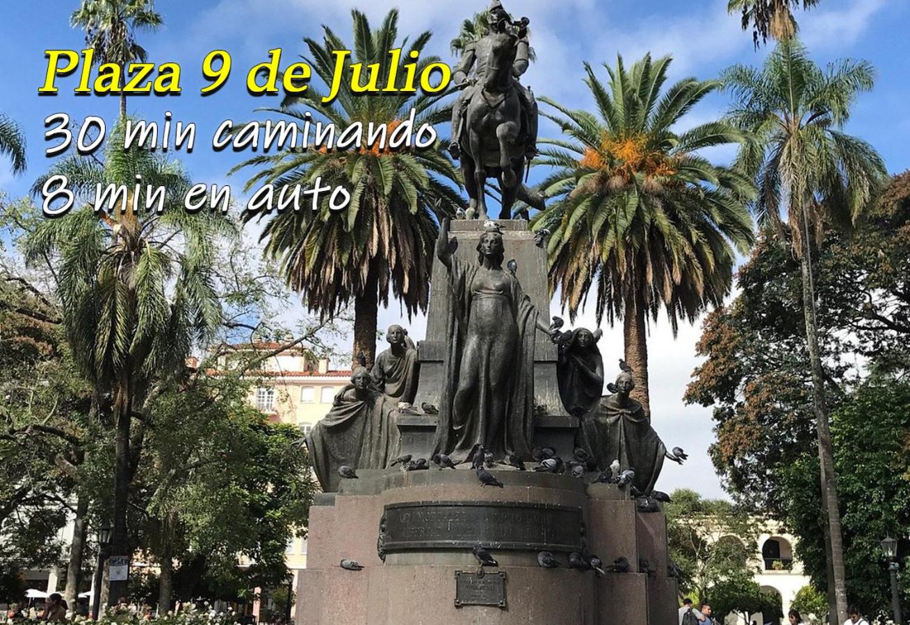 La puerta roja -casa pequeña en Salta-