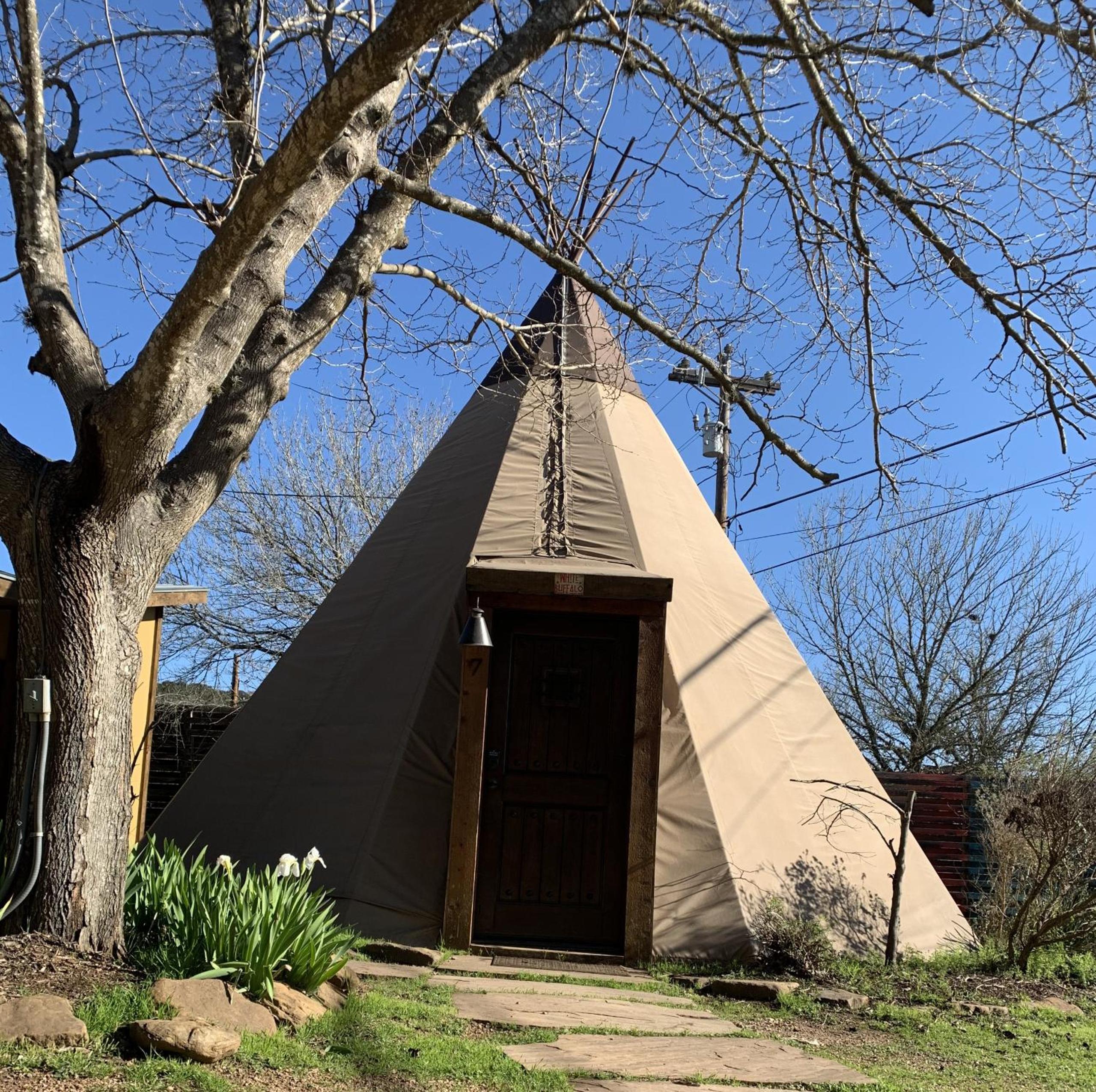 White Buffalo - Tipi 7