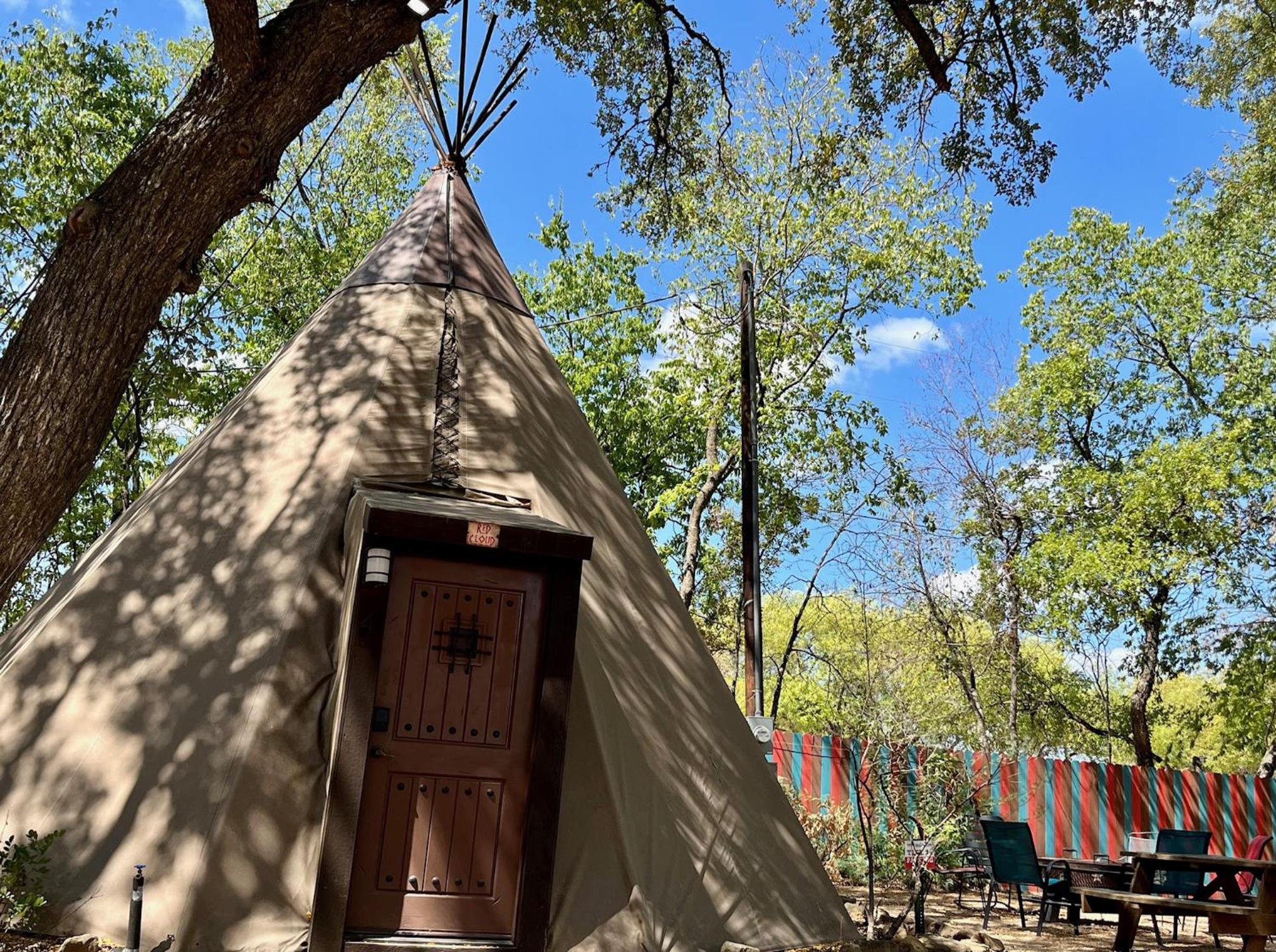 Red Cloud - Tipi 4