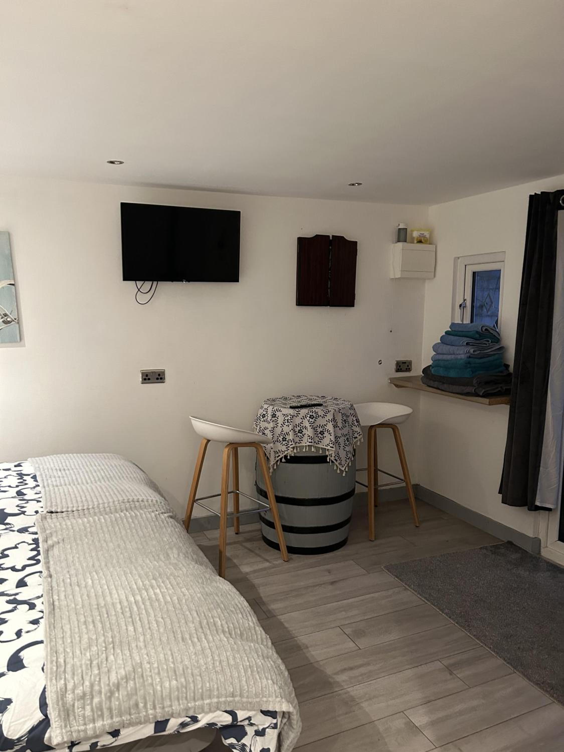 Pet-Friendly Open Plan Cabin in Dublin Sleeps 2