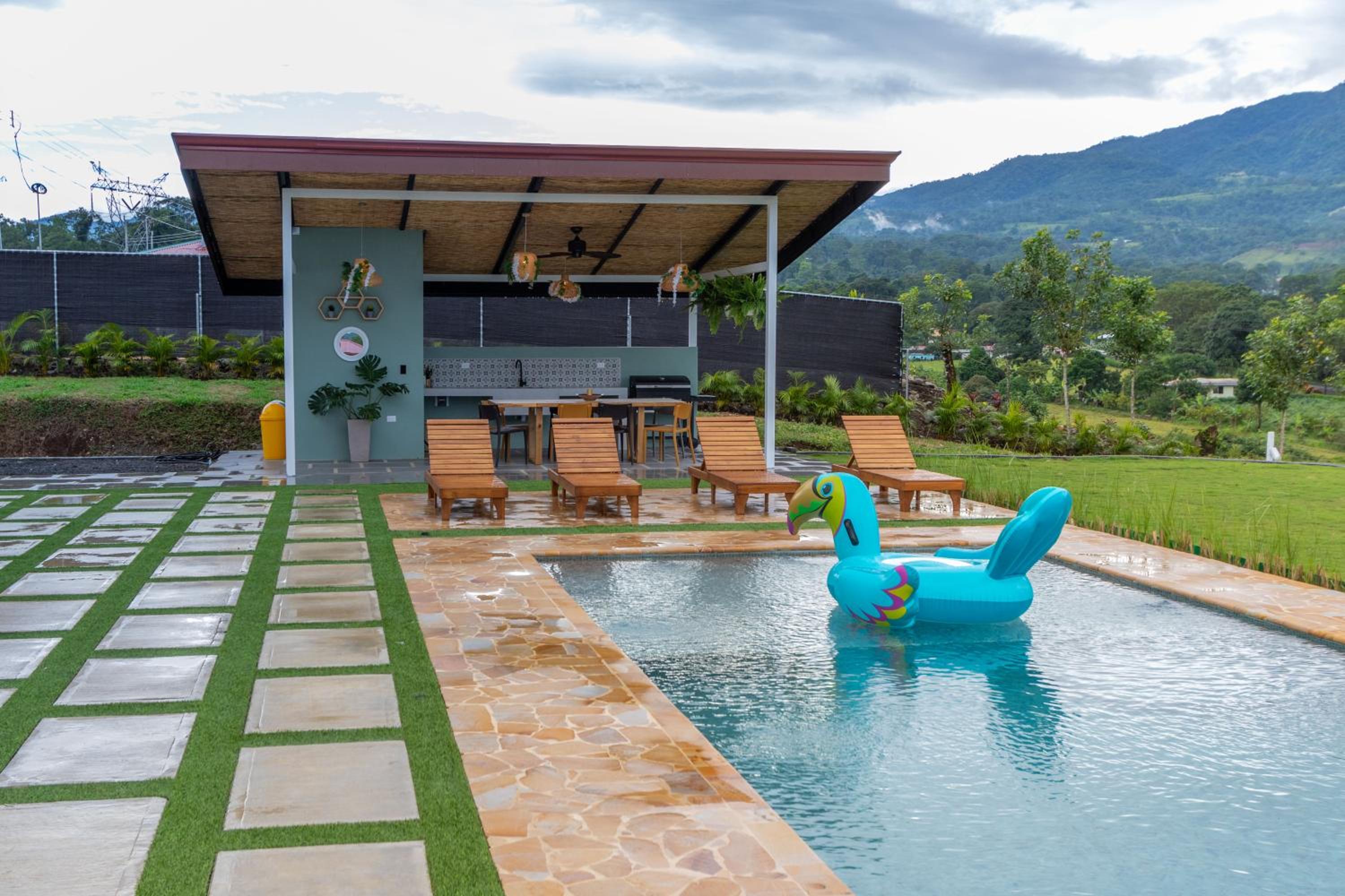 Mayoli Hill Deluxe Farmhouse