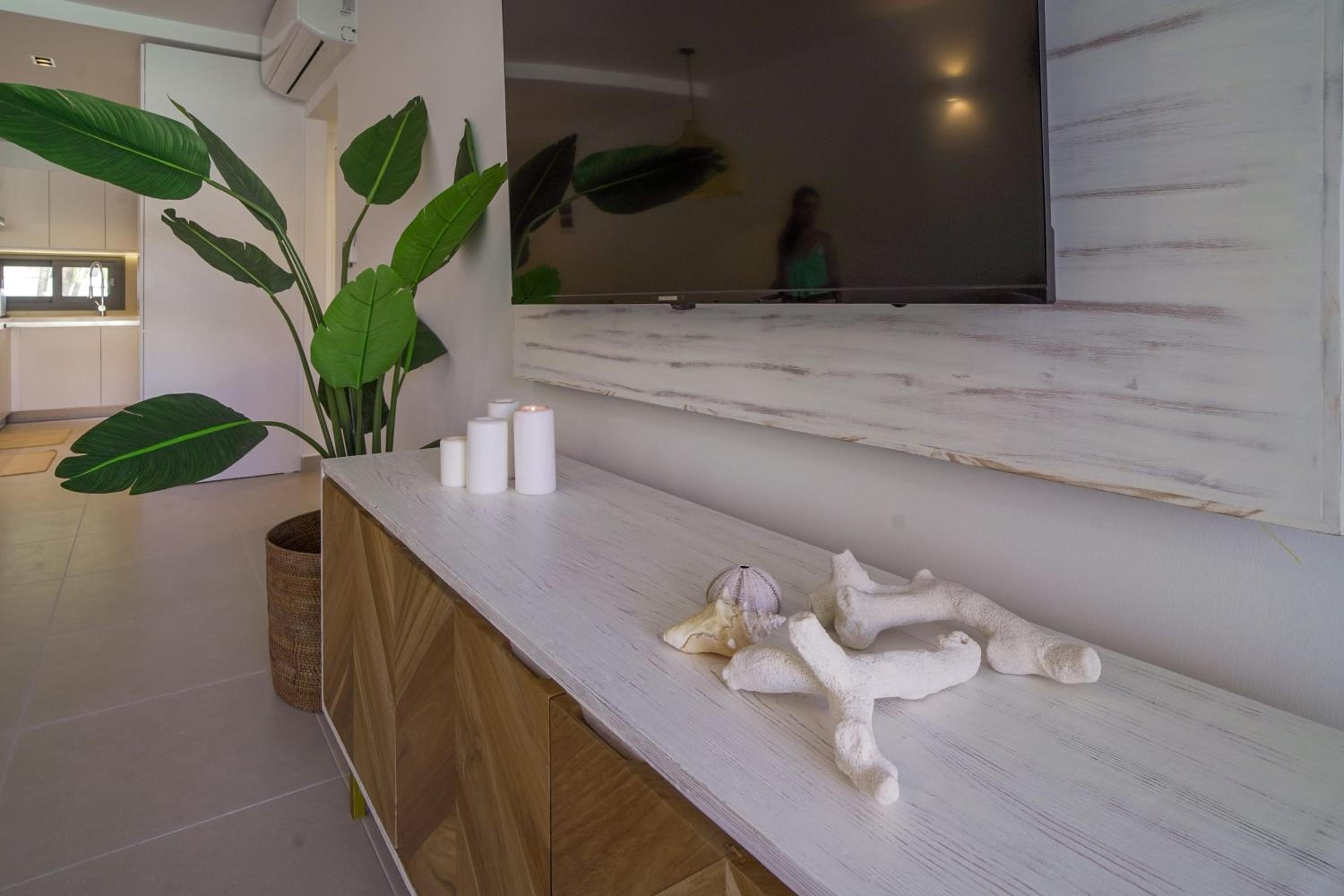 Fantastic brand new beach home
