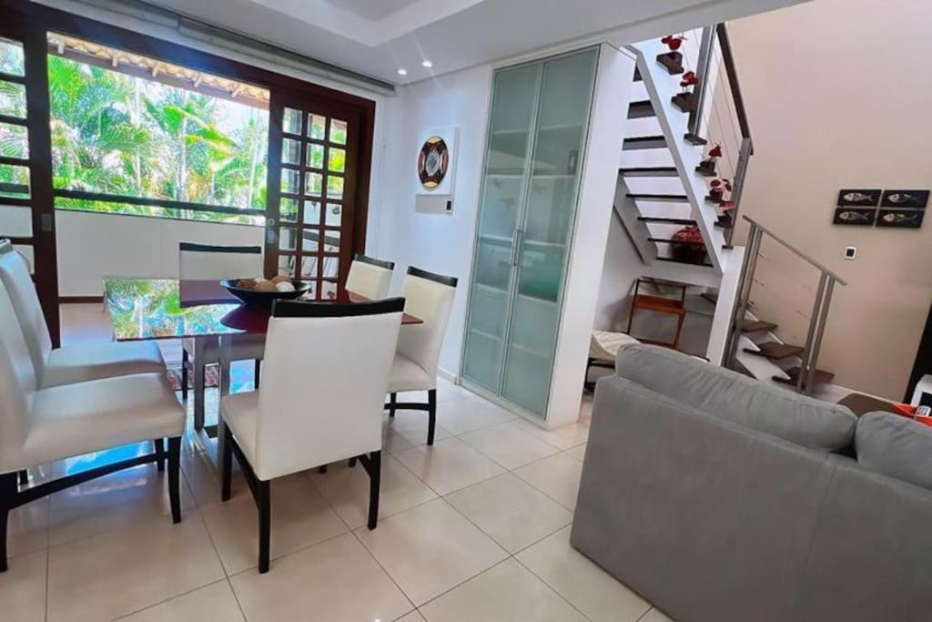 Apartamento duplex em Praia do Forte - 2 suítes