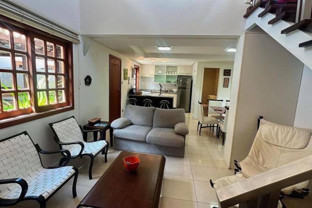 Apartamento duplex em Praia do Forte - 2 suítes