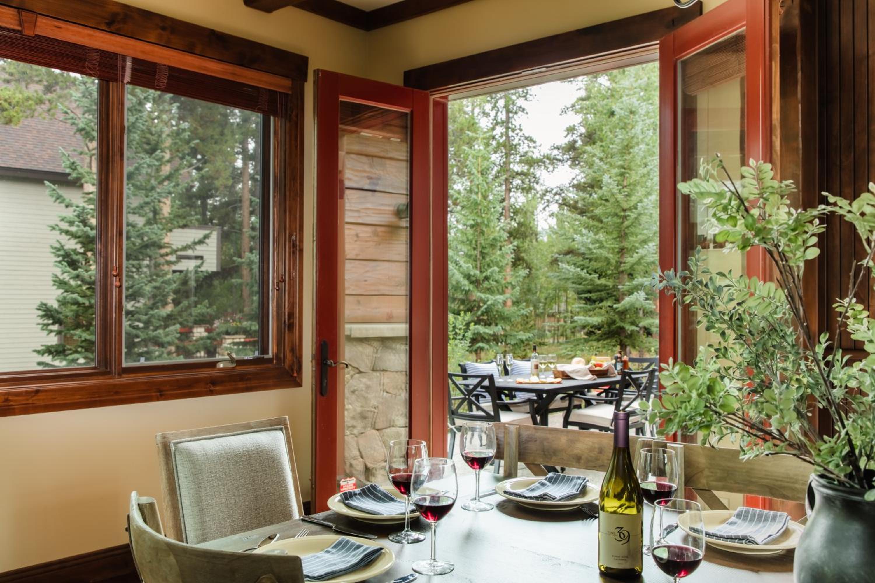 Peak 8 by AvantStay Spacious Modern Cabin w Hot Tub Views